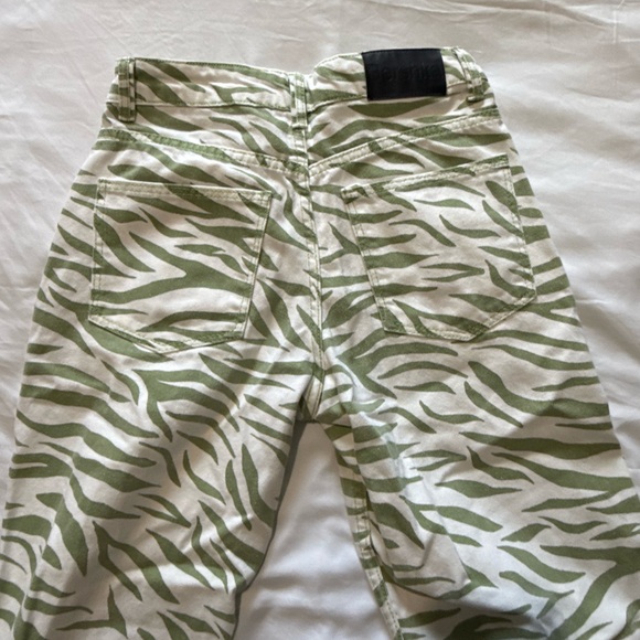 Bershka - Green and White Zebra Jeans - 02 - Picture 6 of 11